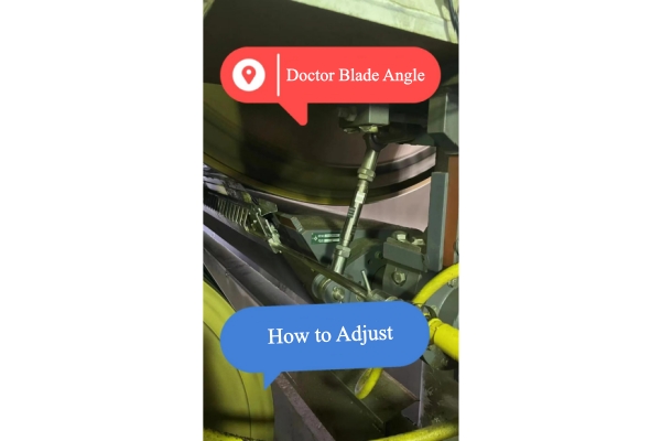 Installation and angle adjustment of paper machine doctor blade
