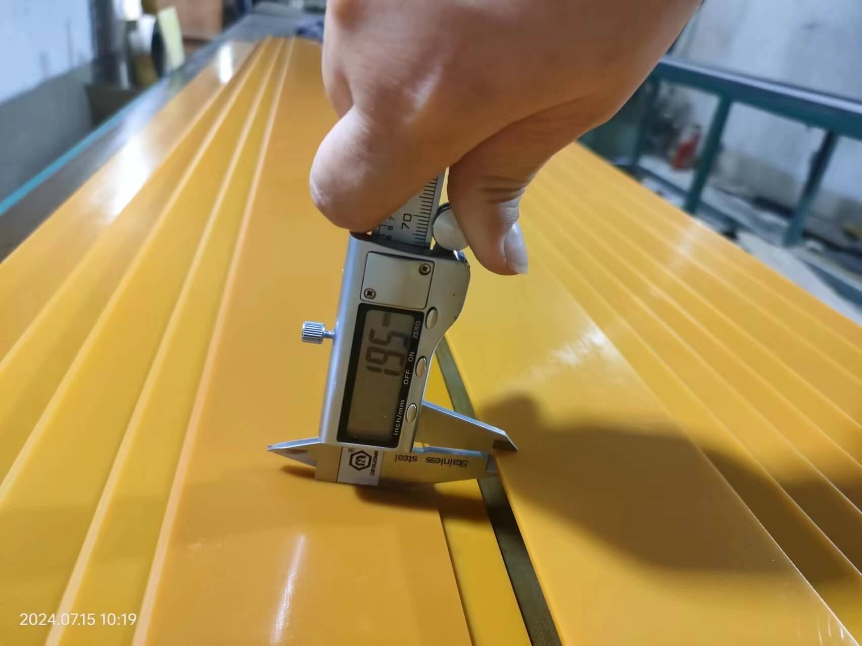 polyethylene doctor blade for paper machine