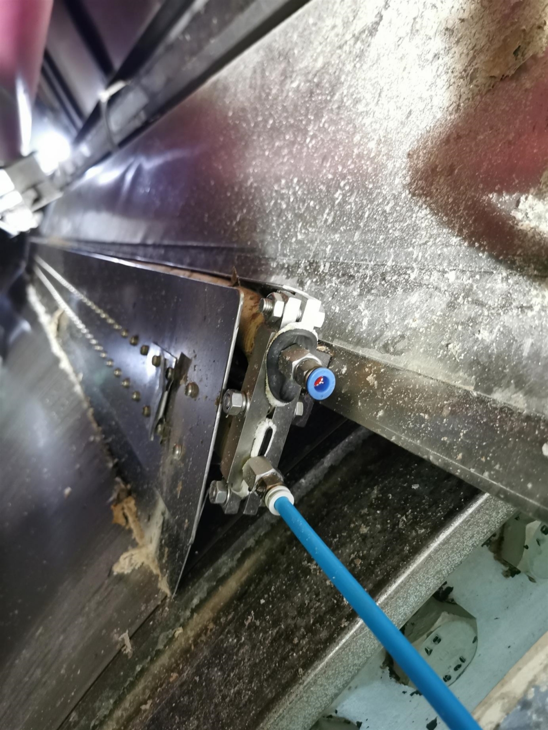 air tube for blade holder
