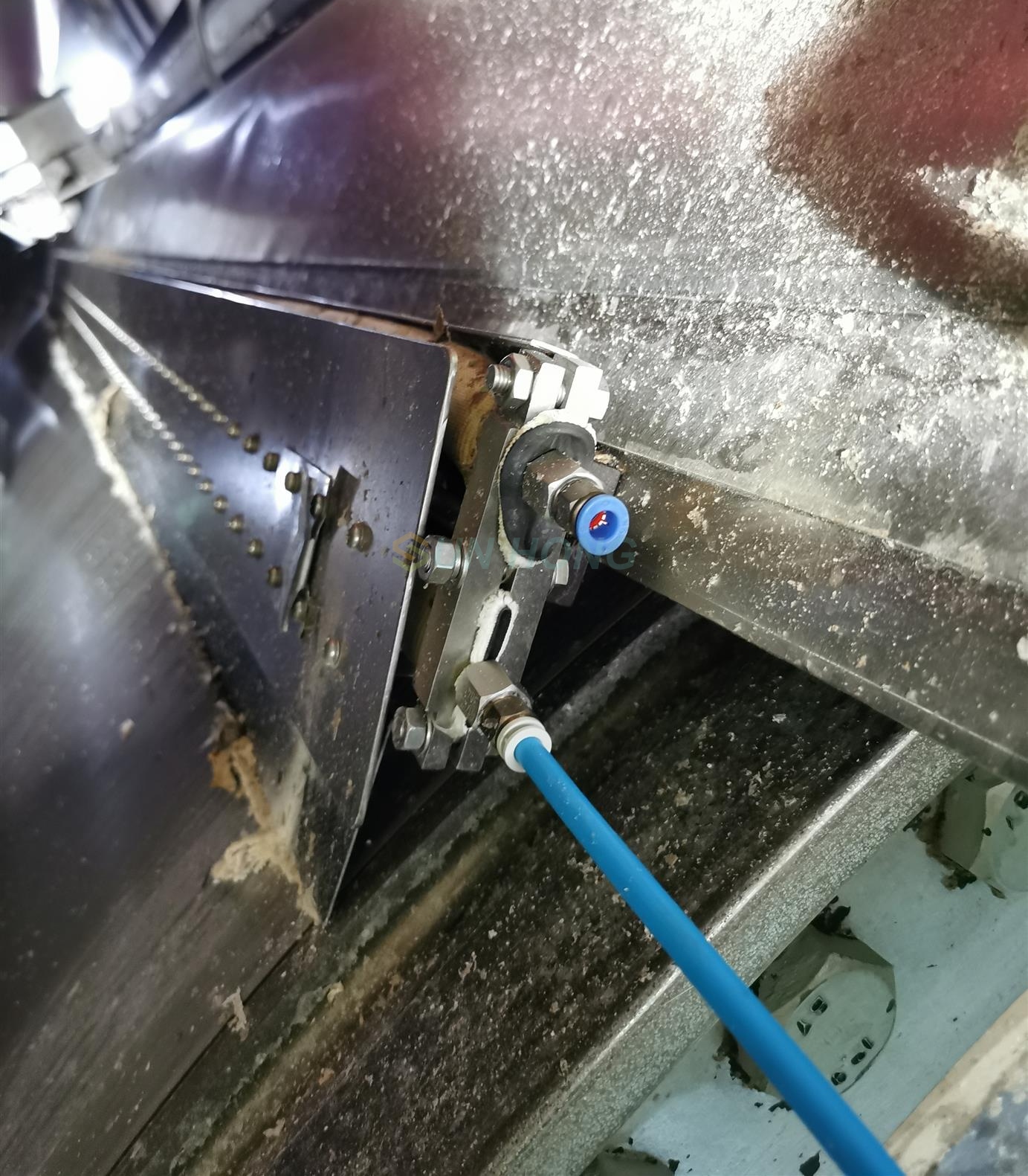 doctor blade holder pressure tube