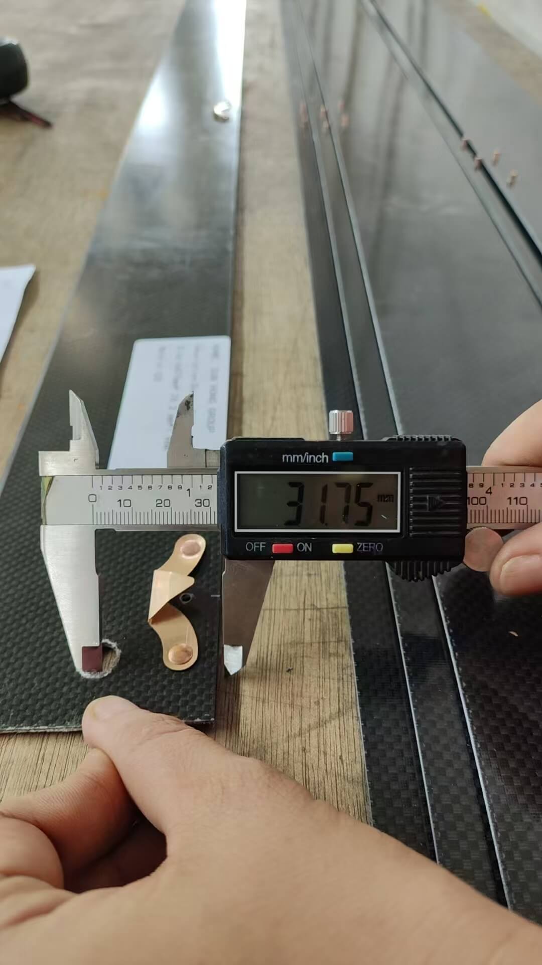 carbon fiber doctor blade for paper machine