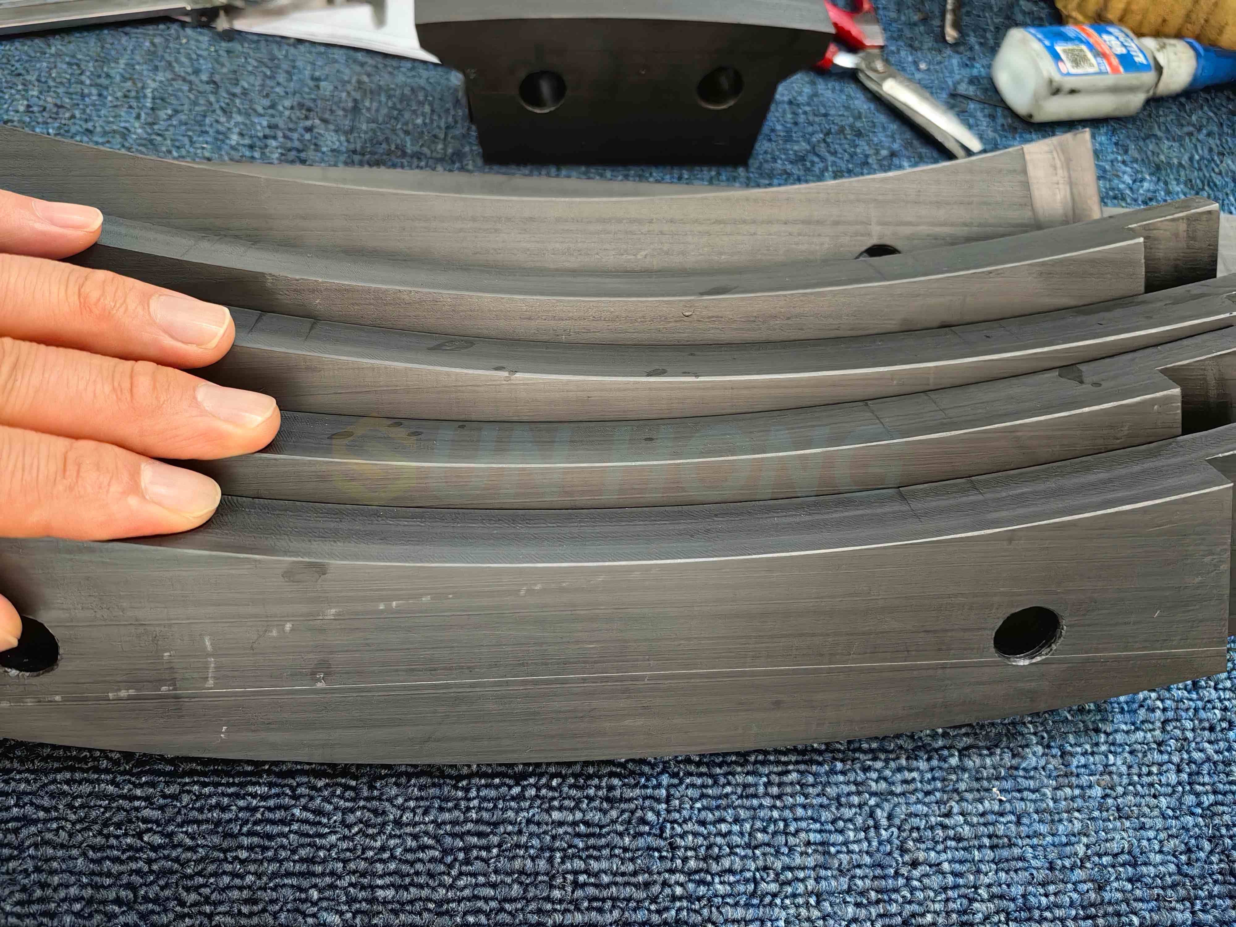 graphite sealing strips for paper machine