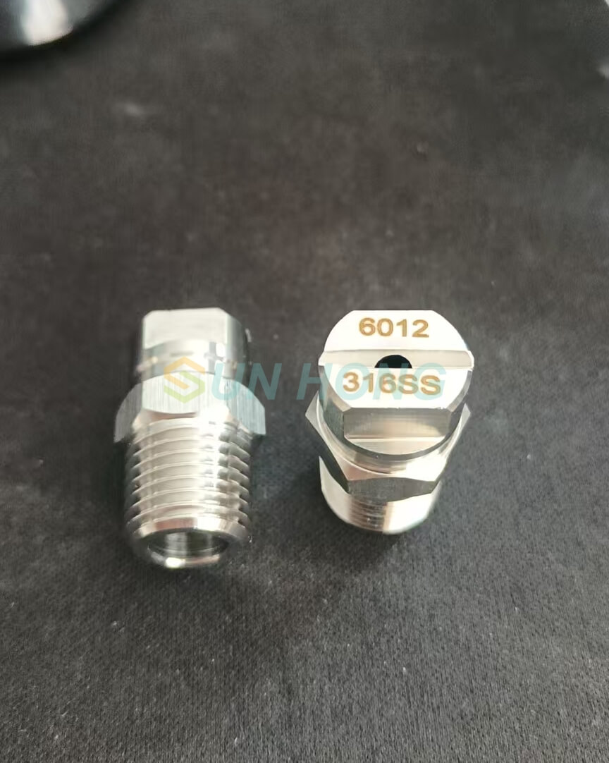 fan type spray nozzle for paper machine