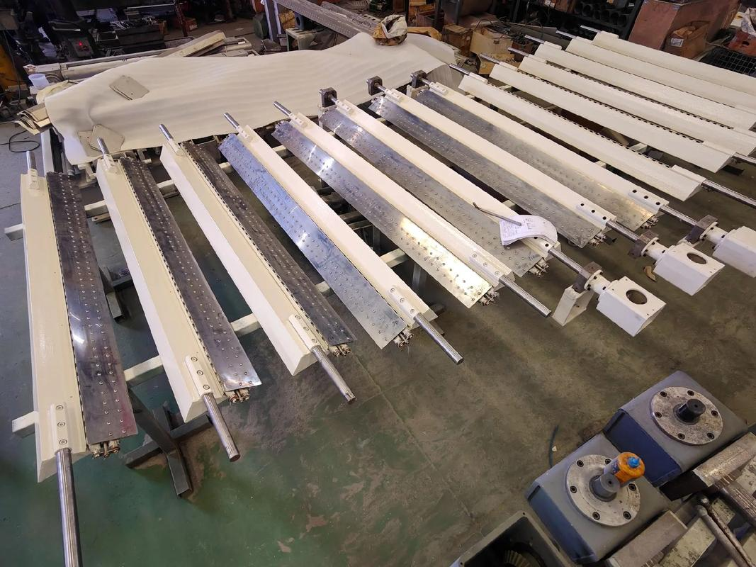 paper machine doctor blade holder